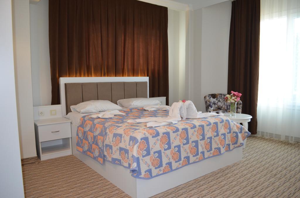 Alder Hotel Айвалик Екстер'єр фото