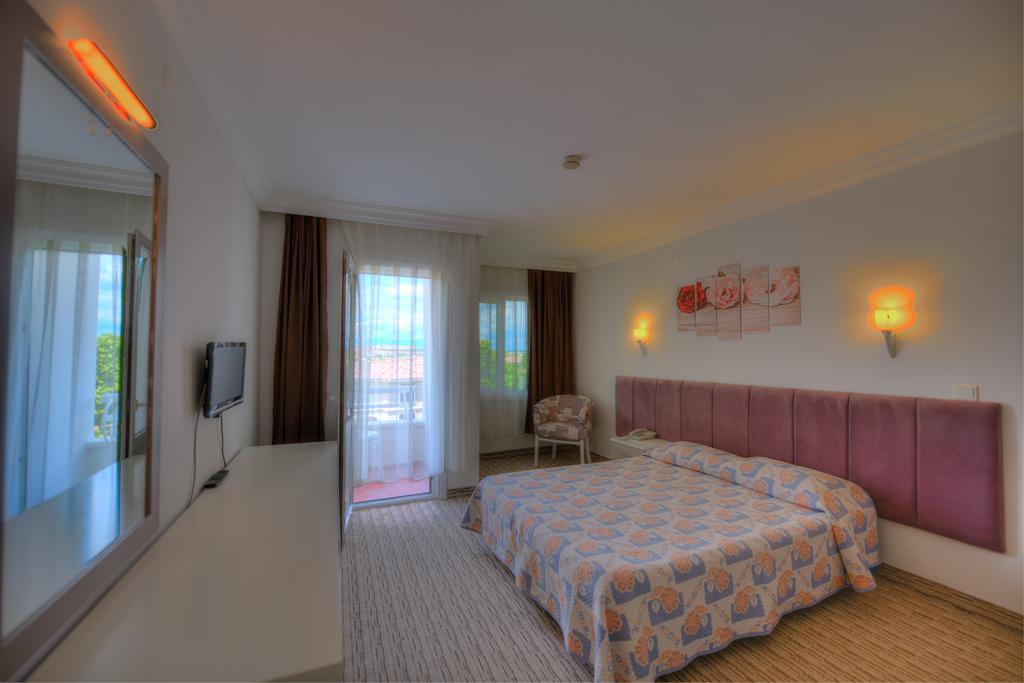 Alder Hotel Айвалик Екстер'єр фото